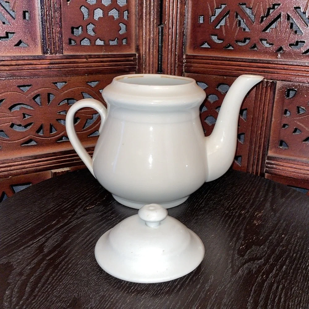 Vintage 1970’s German Elegant White Ceramic Teapot - Picture 4 of 5